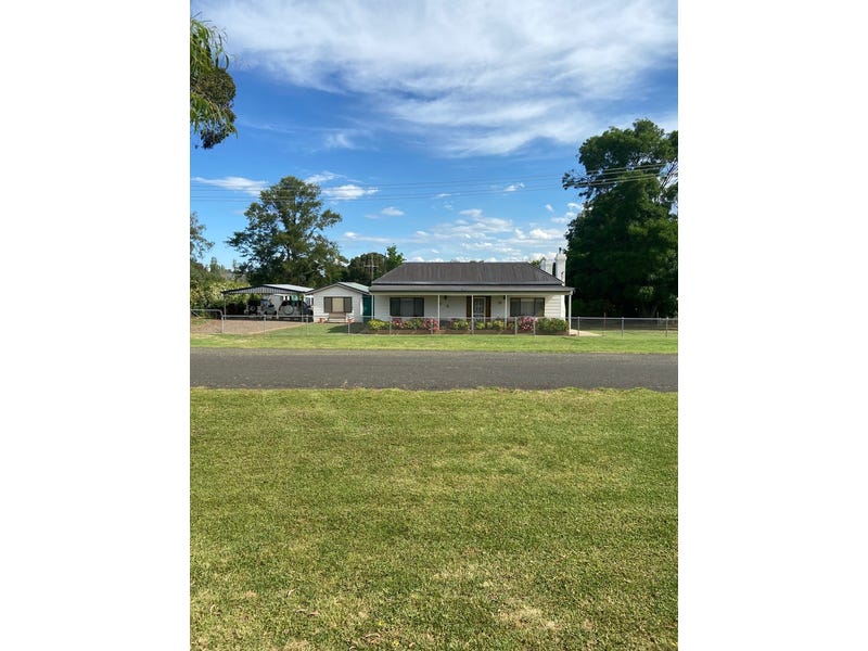 RENOVATED COUNTRY COTTAGE – WITH 2