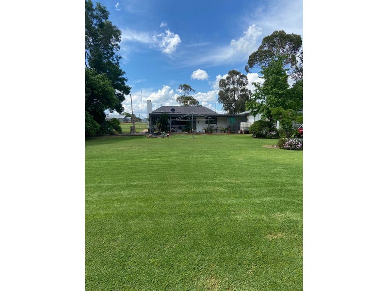 RENOVATED COUNTRY COTTAGE – WITH 3
