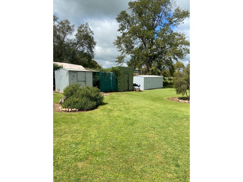 RENOVATED COUNTRY COTTAGE – WITH 6
