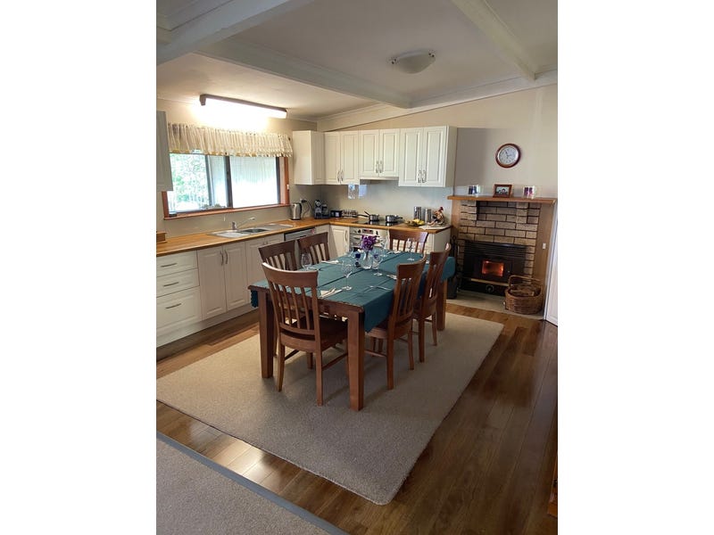 RENOVATED COUNTRY COTTAGE – WITH 14