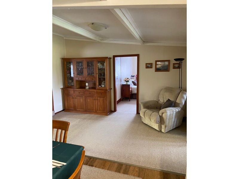 RENOVATED COUNTRY COTTAGE – WITH 16