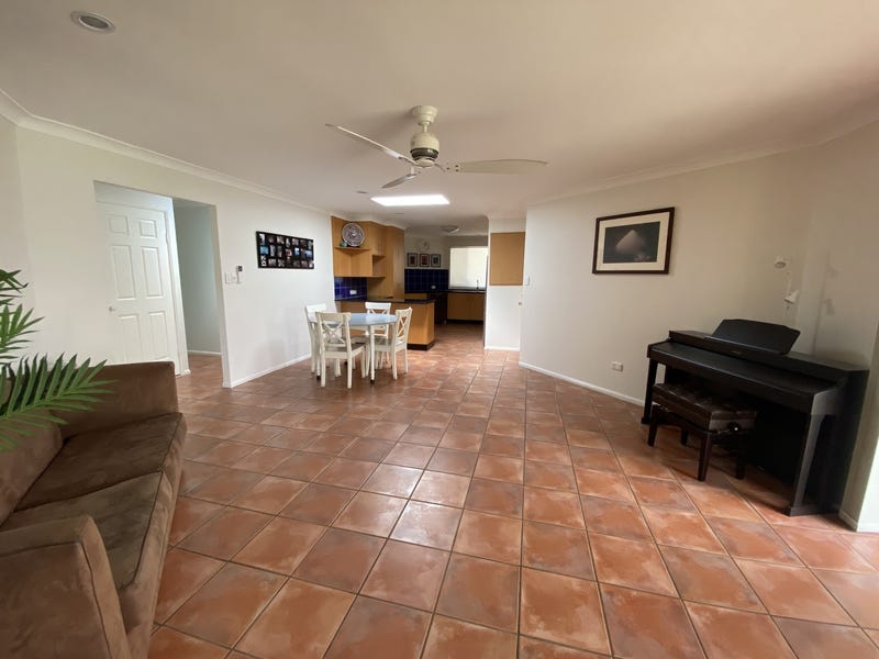 SOLD – Offers over $710k 6