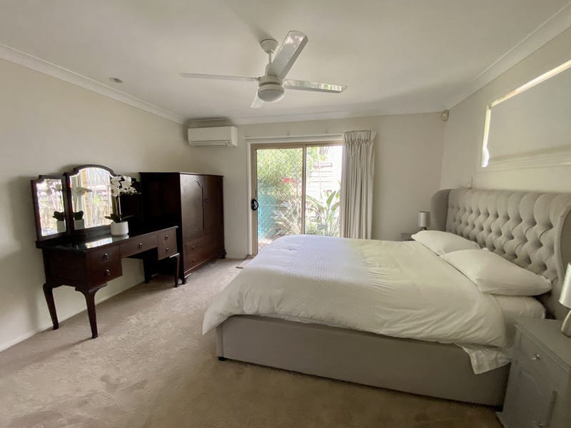 SOLD – Offers over $710k 7
