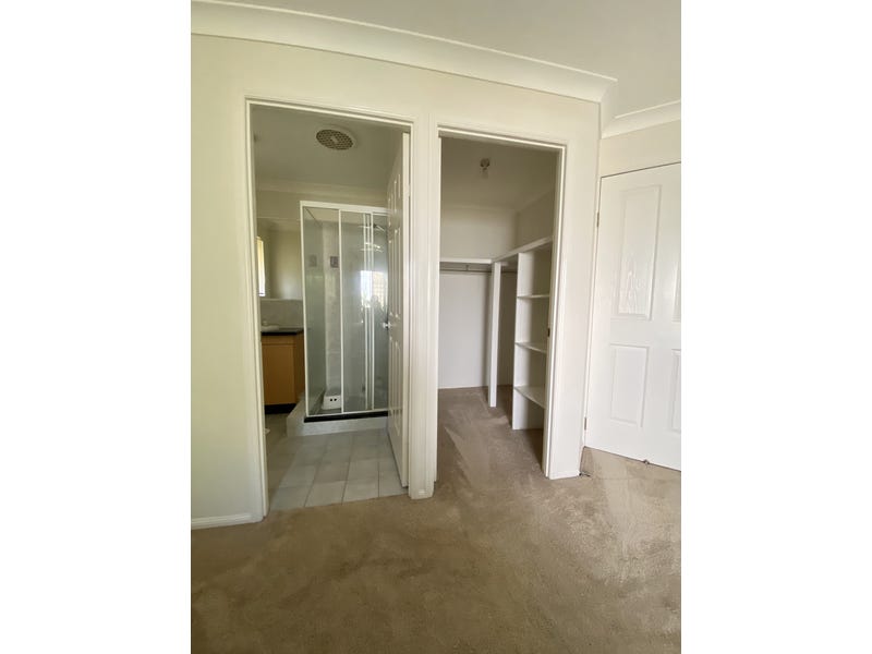 SOLD – Offers over $710k 8