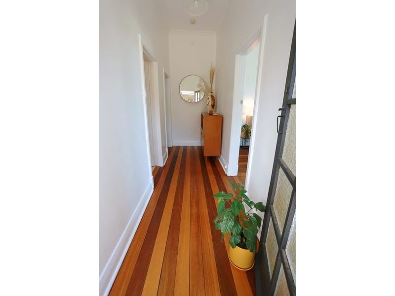 Characterful solid brick Art Deco 3