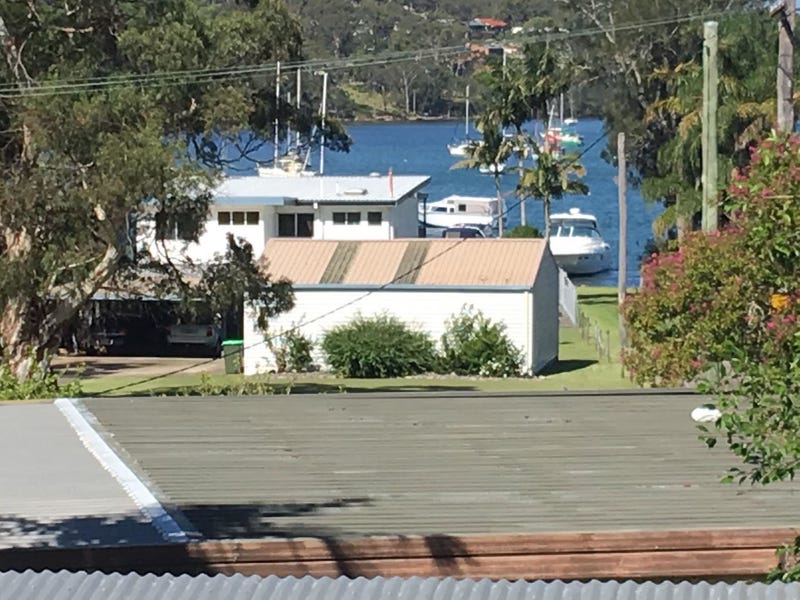 Large Family home close to Lake
