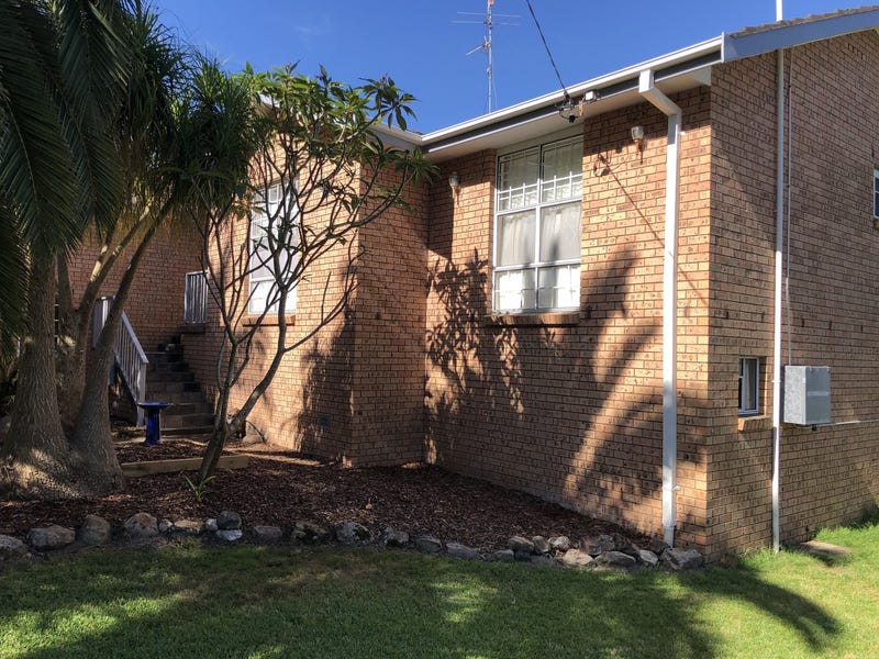 Large Family home close to 5