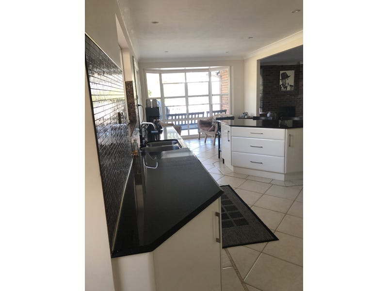 Large Family home close to 7