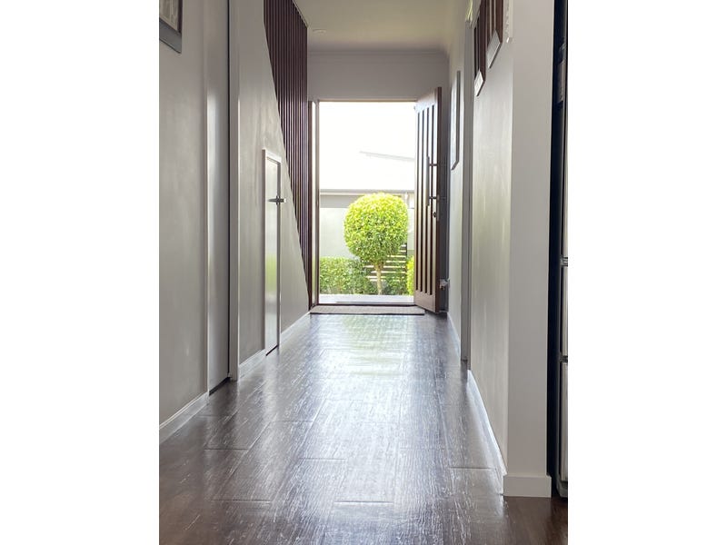 Easy care Stunner in Brightwater 8