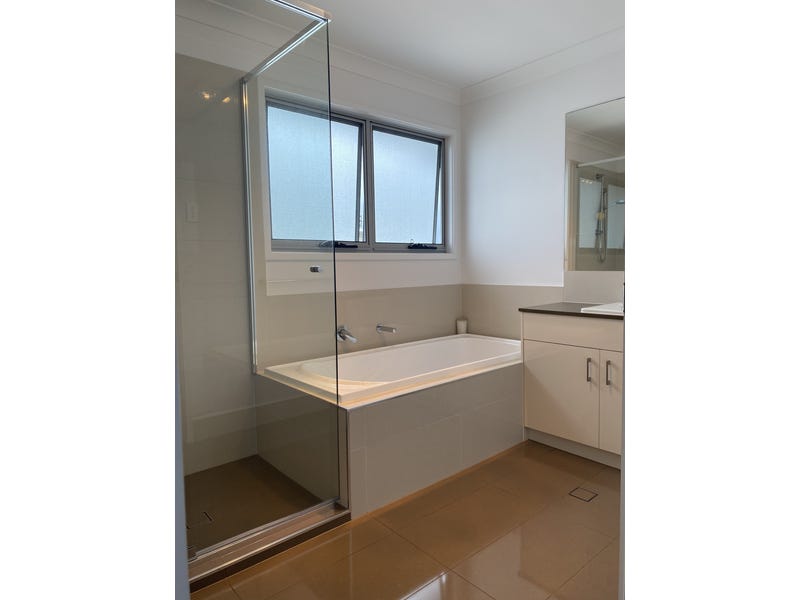 Easy care Stunner in Brightwater 12