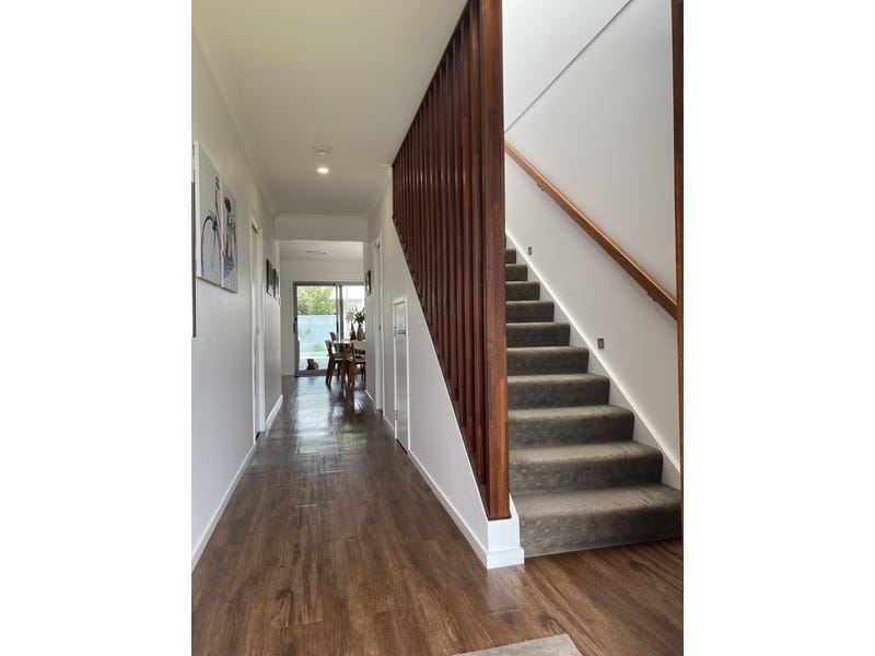 Easy care Stunner in Brightwater 16