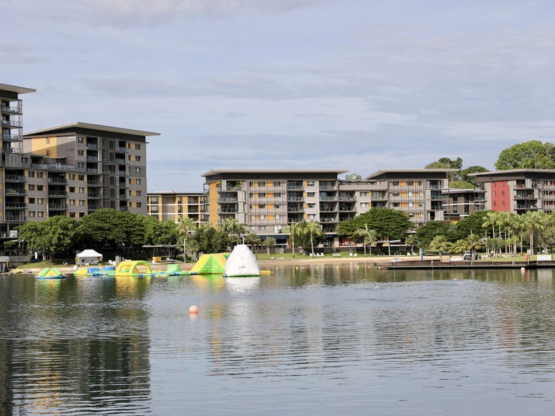 Modern, chic and enviable apartment 25