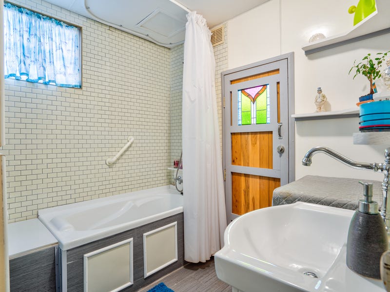 UNIQUE FULLY RENOVATED HOME 4