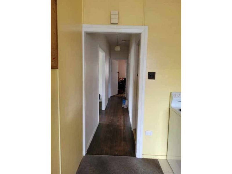 Renovator in Tarragindi – *** 4