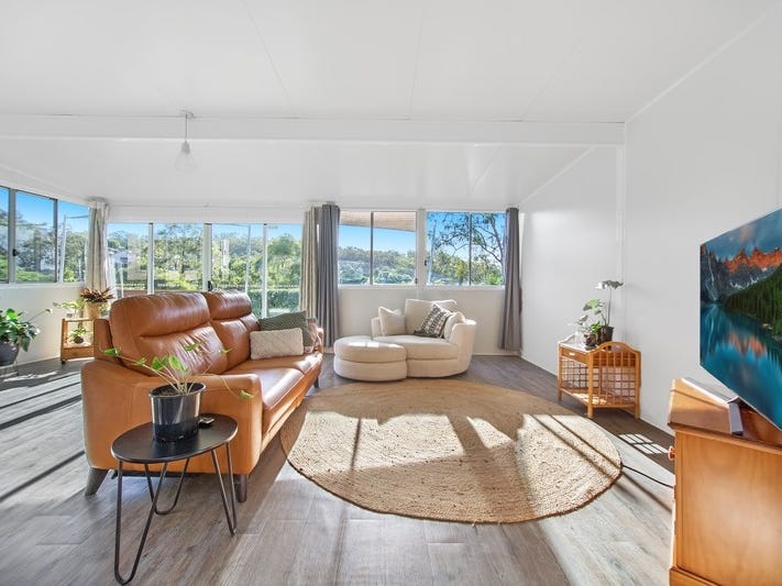 Contemporary Spacious Home with Room 2