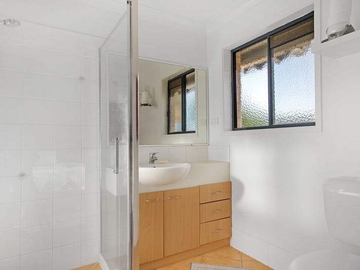 Contemporary Spacious Home with Room 5