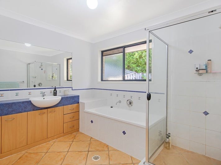Contemporary Spacious Home with Room 7