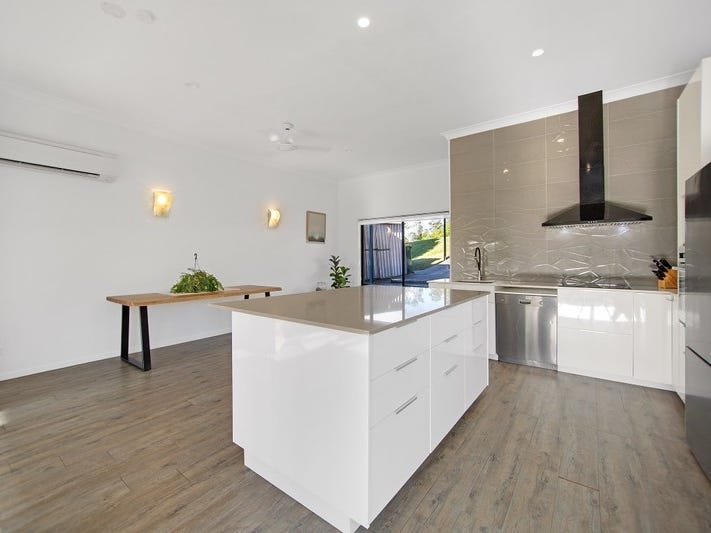 Contemporary Spacious Home with Room 11