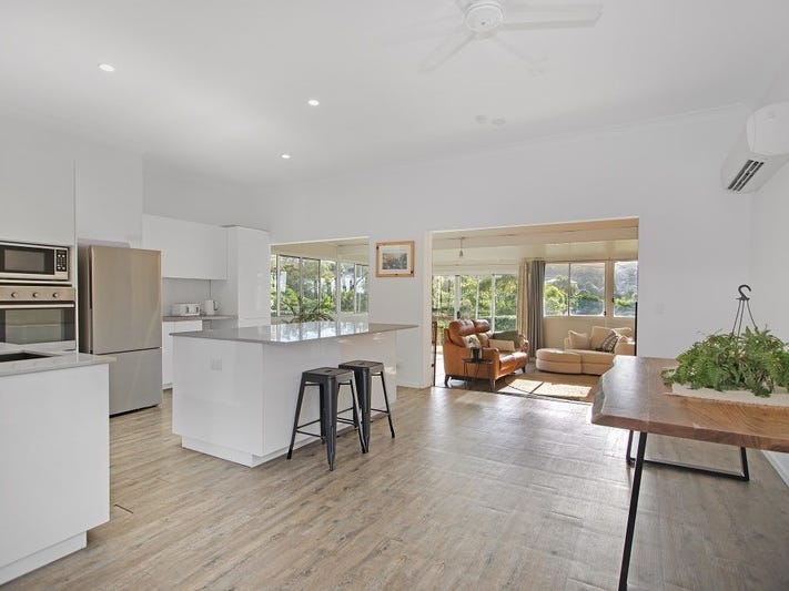 Contemporary Spacious Home with Room 12