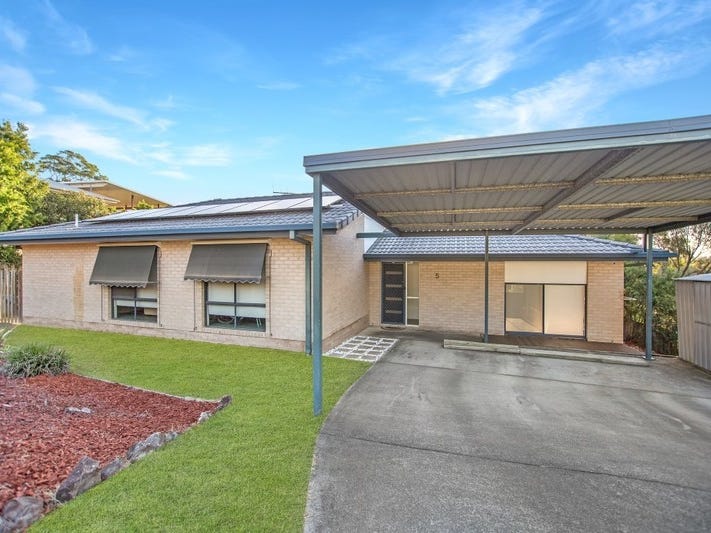 Contemporary Spacious Home with Room 14