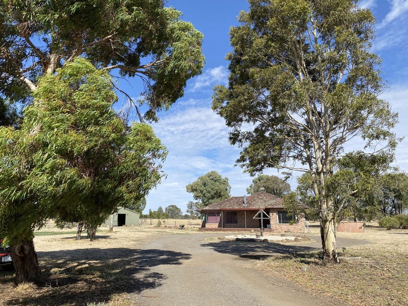 FAMILY HOME ON 10 ACRES WITH LARGE SHED