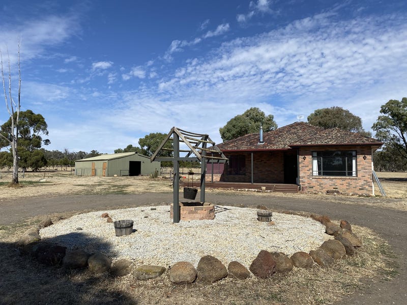 FAMILY HOME ON 10 ACRES 3