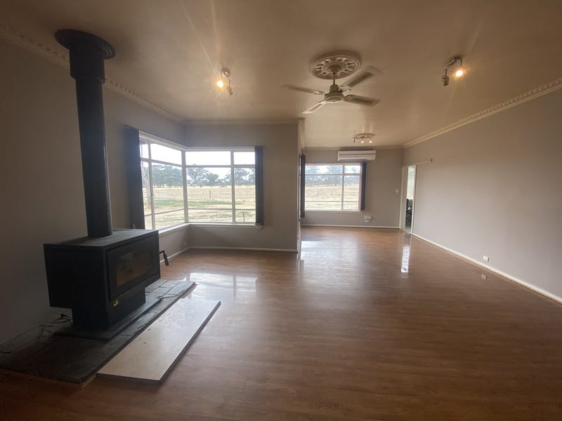 FAMILY HOME ON 10 ACRES 7