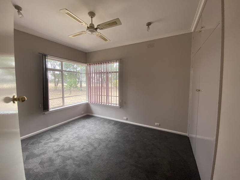 FAMILY HOME ON 10 ACRES 11