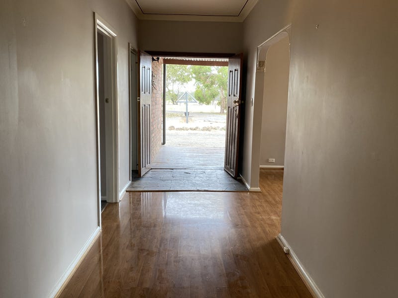 FAMILY HOME ON 10 ACRES 12