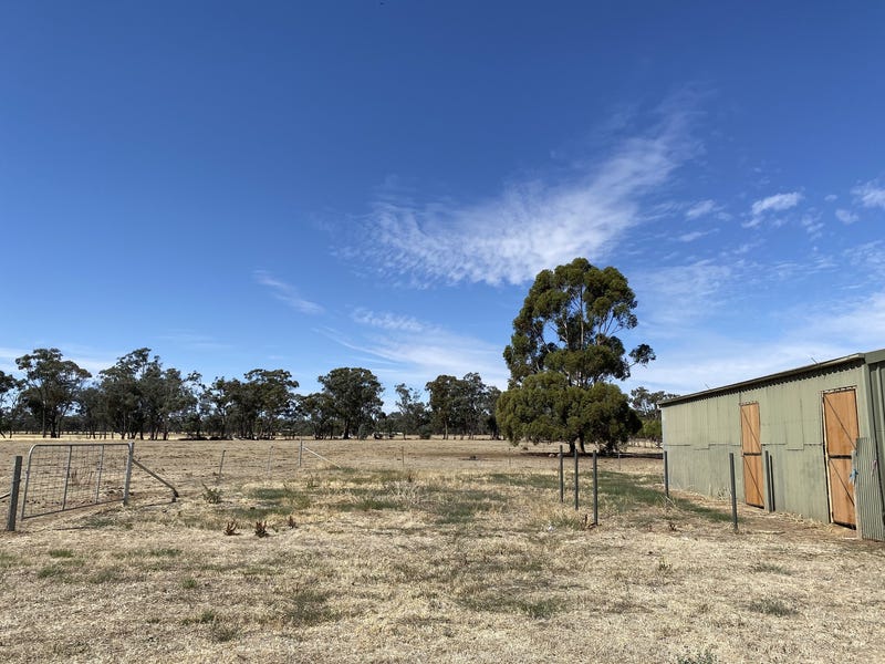 FAMILY HOME ON 10 ACRES 15