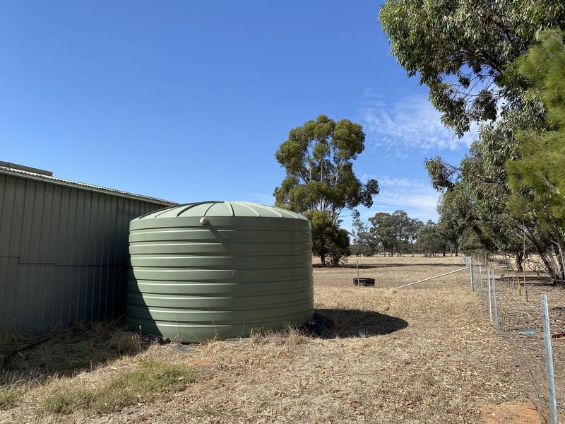 FAMILY HOME ON 10 ACRES 17
