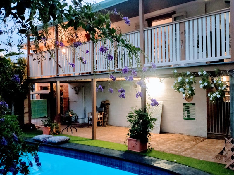 NIGHT ‘n’ DAY, THIS IS THE ONE! STUNNING VIEWS, COUNTRY ELEGANCE WITH C.B.D. PRIVACY