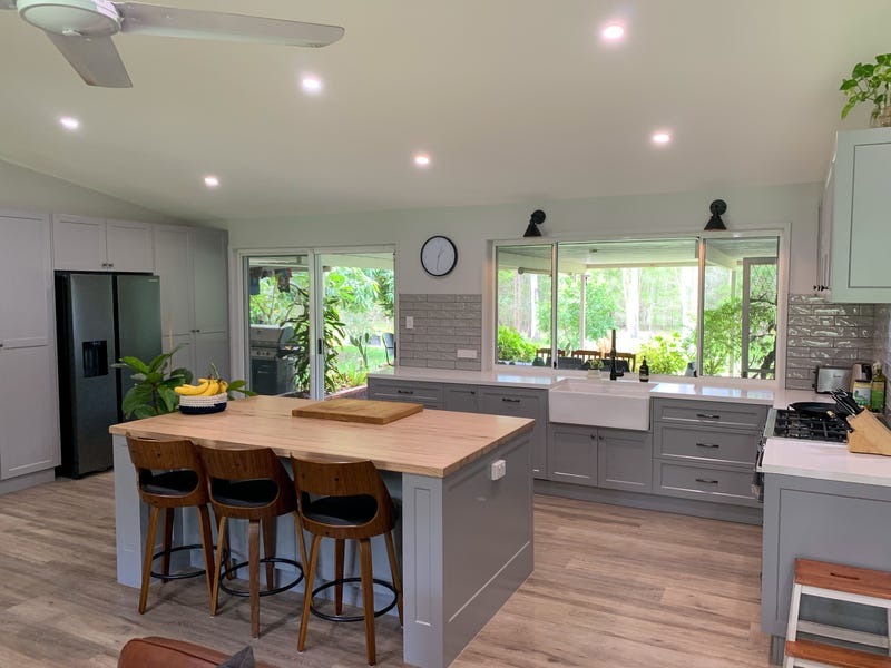 Large Family Home on Quiet 7