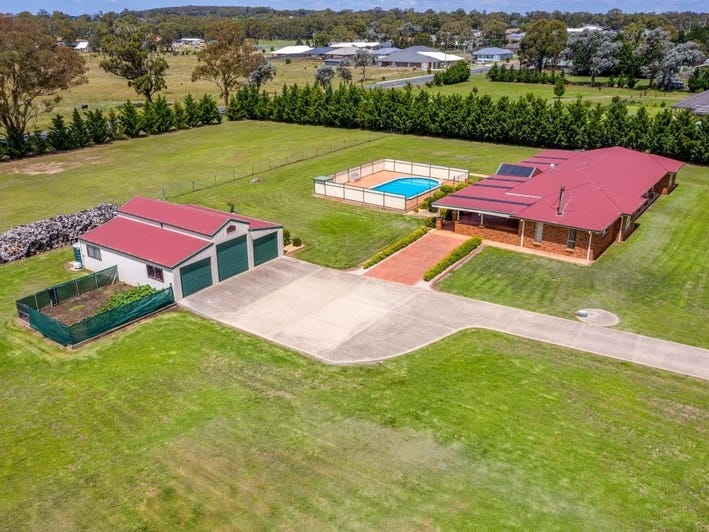 Family Home on 1.008ha (2.5 4