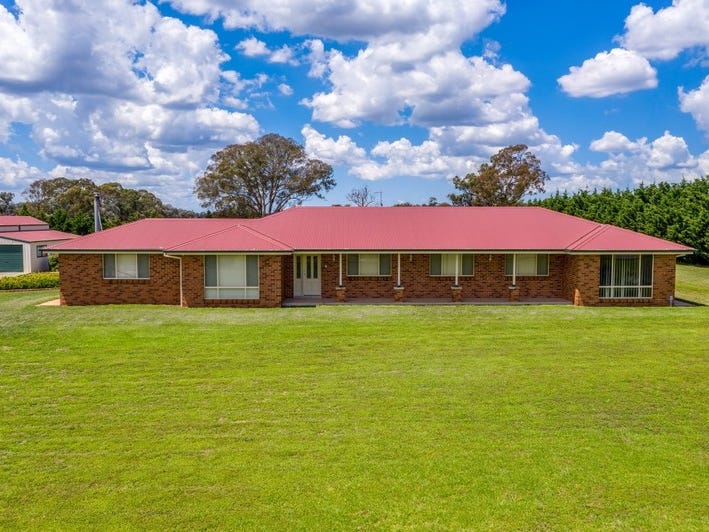 Family Home on 1.008ha (2.5 12