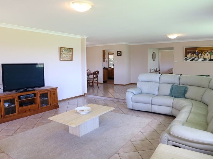 Family Home on 1.008ha (2.5 14