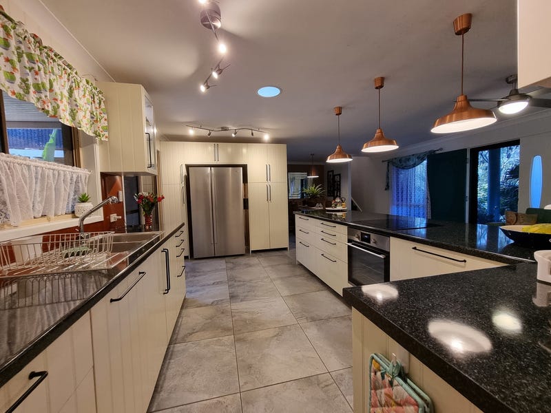 ENTERTAINERS DELIGHT WITH PANORAMIC VIEWS 3
