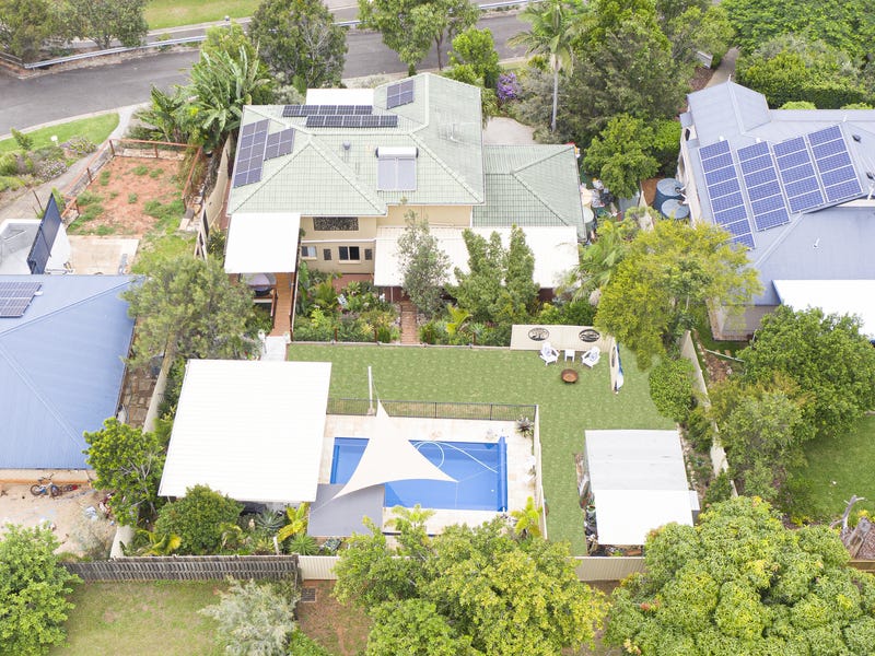 ENTERTAINERS DELIGHT WITH PANORAMIC VIEWS 32