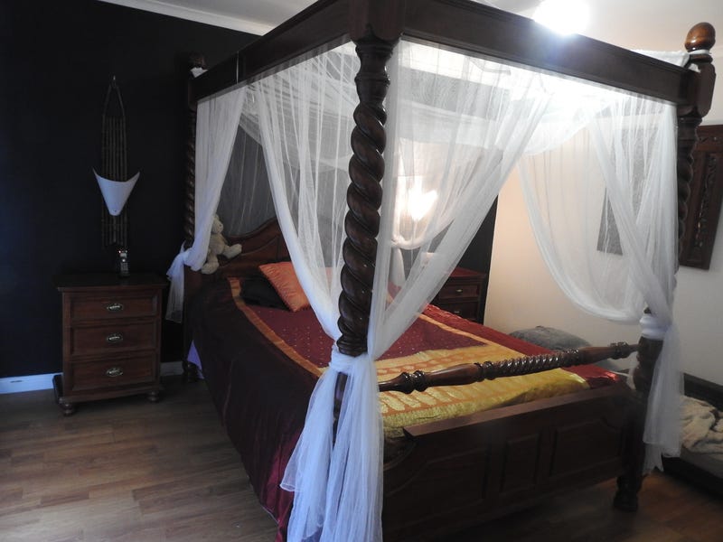 4/5 Bedroom house on large block.