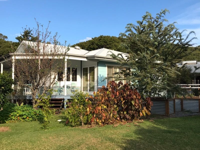 Country Cottage 2 bed, 2 bath, office, double garage.