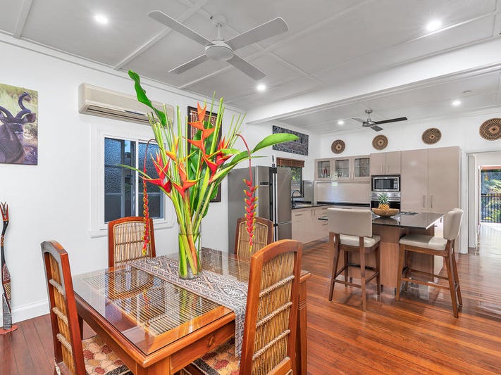 Lovingly renovated beachside tropical oasis. 9