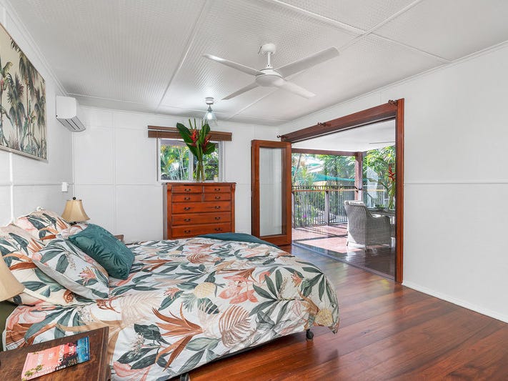 Lovingly renovated beachside tropical oasis. 12