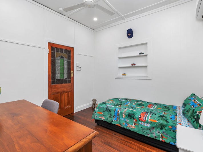 Lovingly renovated beachside tropical oasis. 14