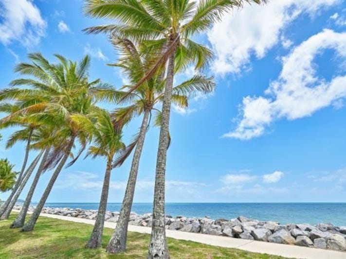 Lovingly renovated beachside tropical oasis. 20