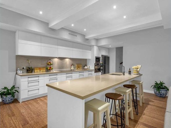 Modern Family Home in Bulimba 3