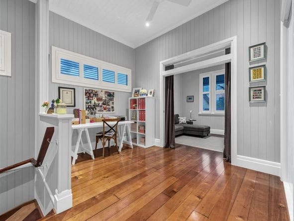Modern Family Home in Bulimba 5