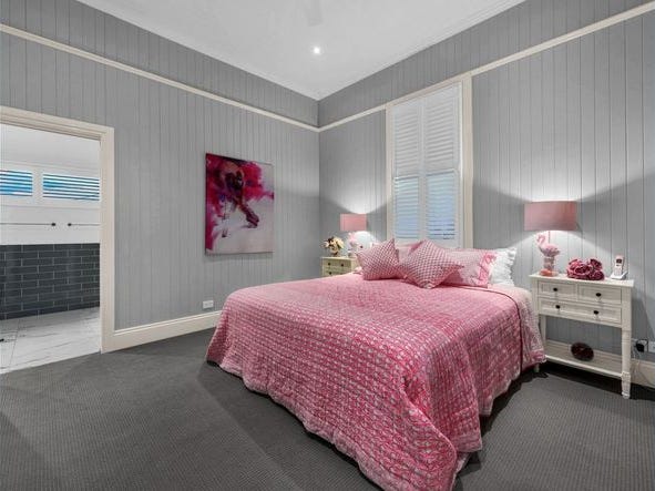 Modern Family Home in Bulimba 7