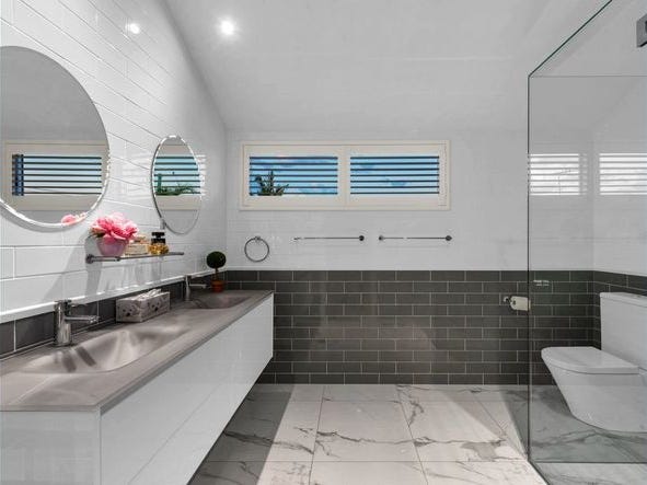 Modern Family Home in Bulimba 8