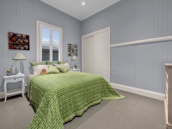 Modern Family Home in Bulimba 9