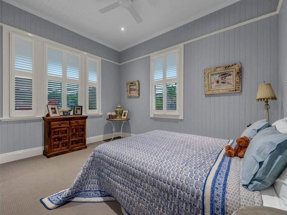 Modern Family Home in Bulimba 10